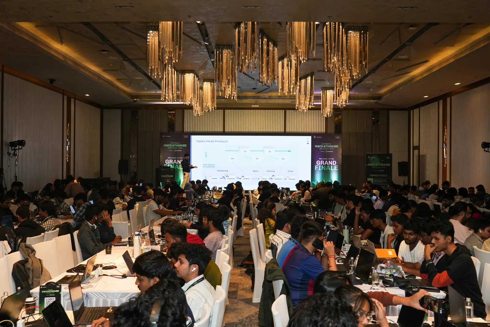 A full hall at a hackathon